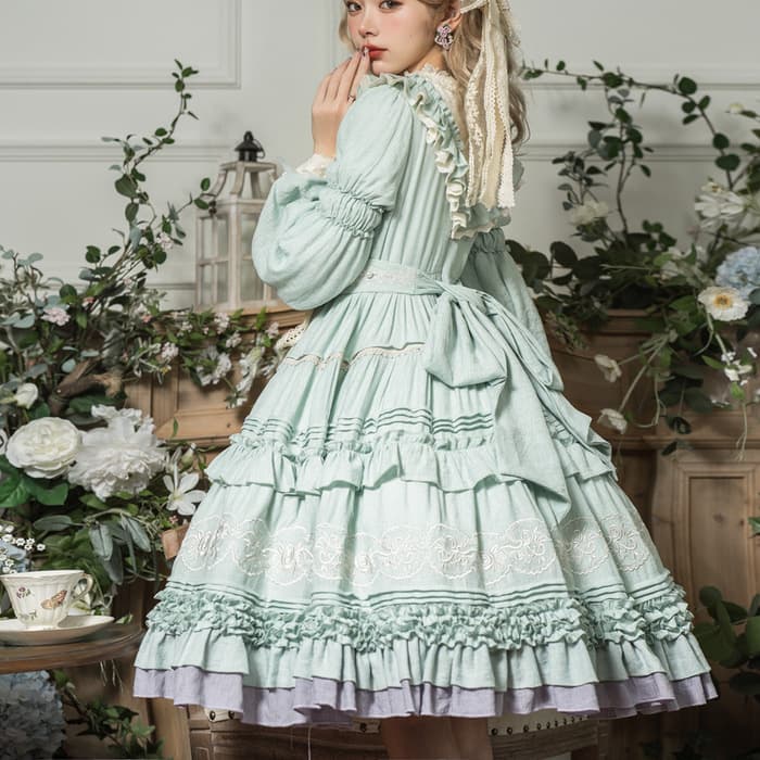 ロリータファッション 【クラシカルロリータ】薔薇の刺繍のお嬢様ロリータドレス