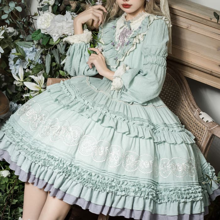 ロリータファッション 【クラシカルロリータ】薔薇の刺繍のお嬢様ロリータドレス