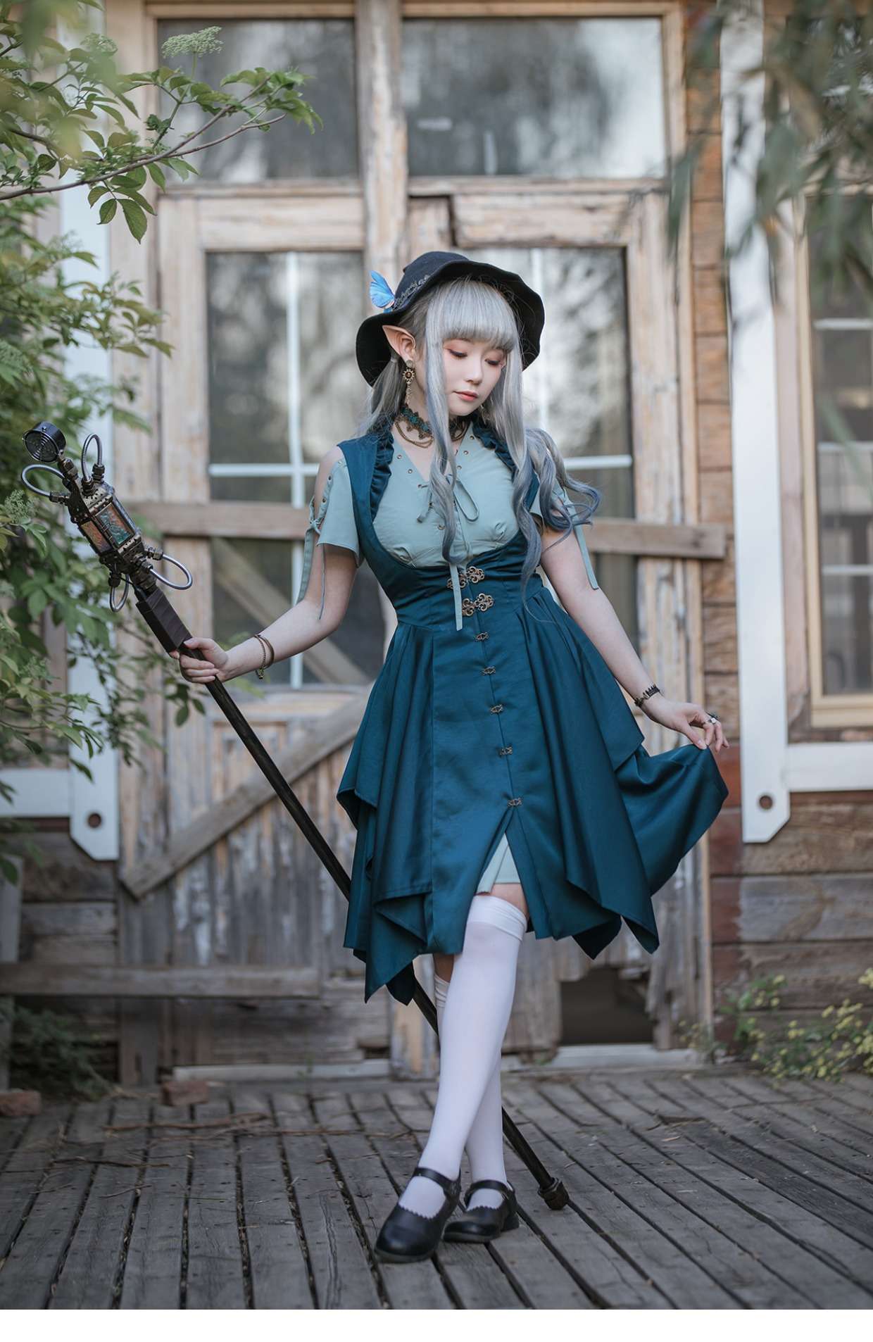 ロリータファッション 古城の守護者のドレス装束