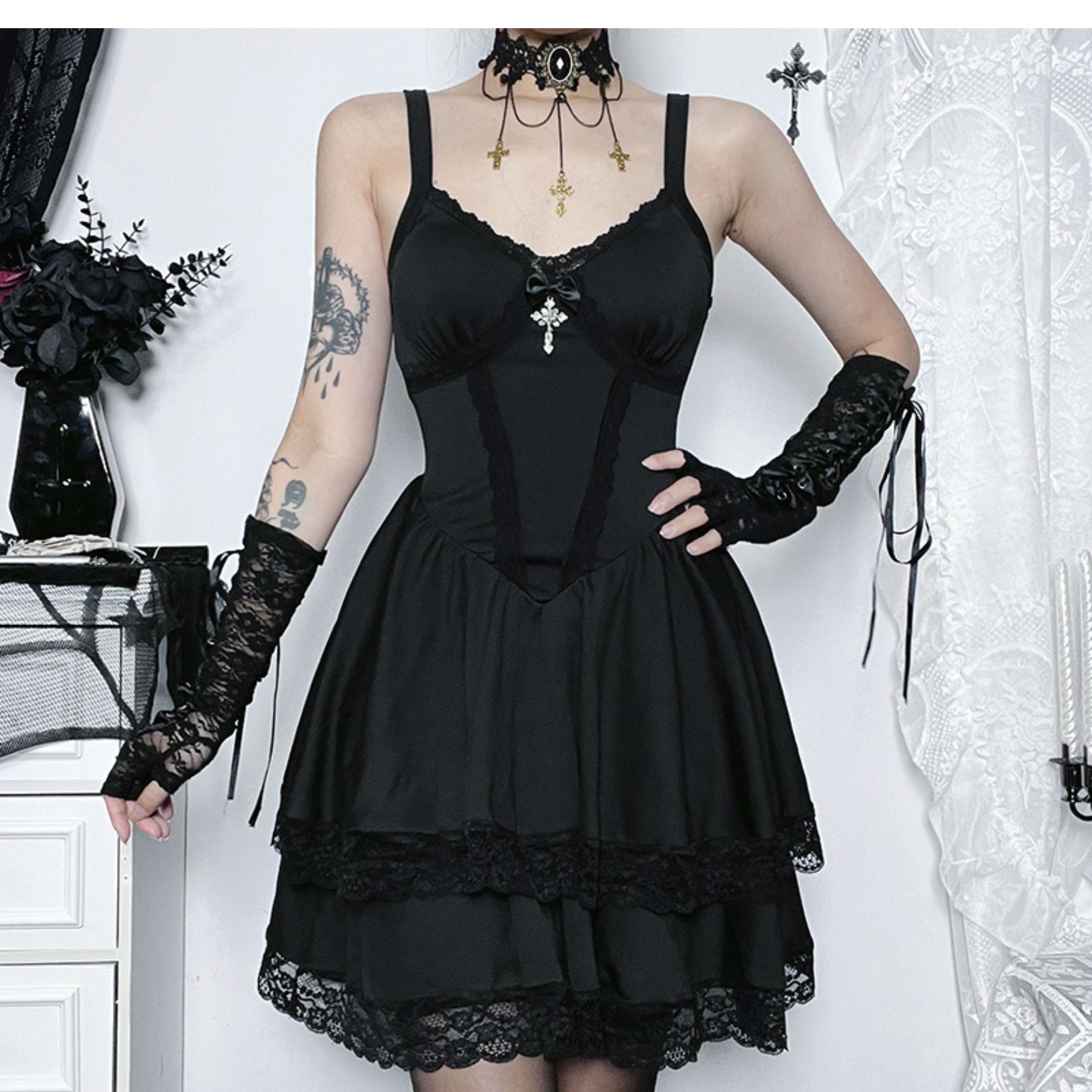 ロリータファッション【ゴスロリ】 十字架飾りゴシックドレス