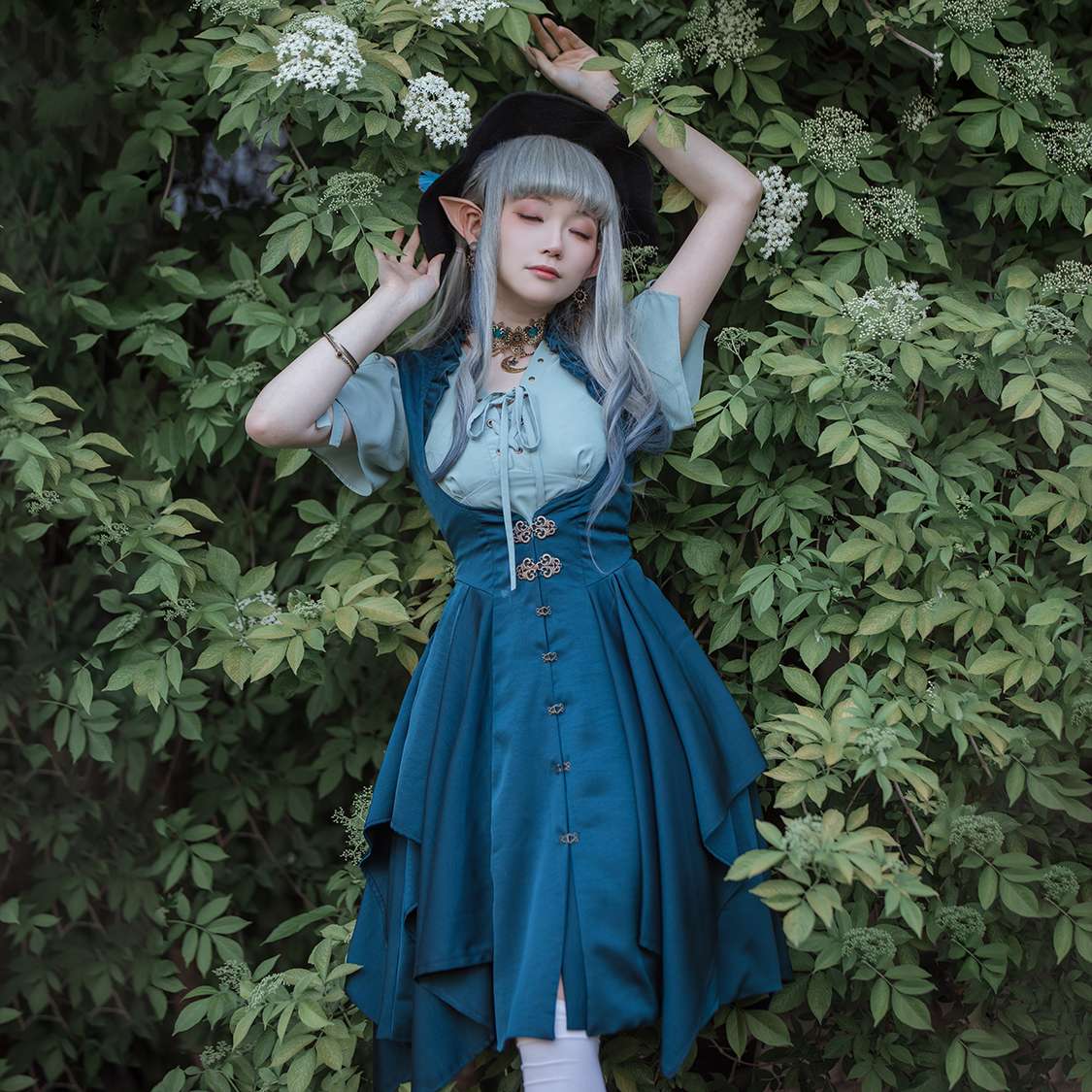 ロリータファッション 古城の守護者のドレス装束