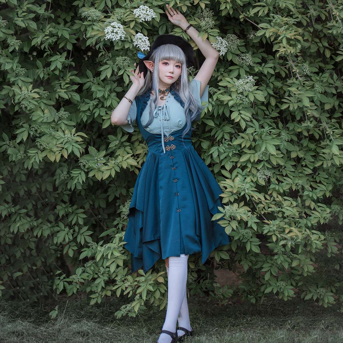 ロリータファッション 古城の守護者のドレス装束