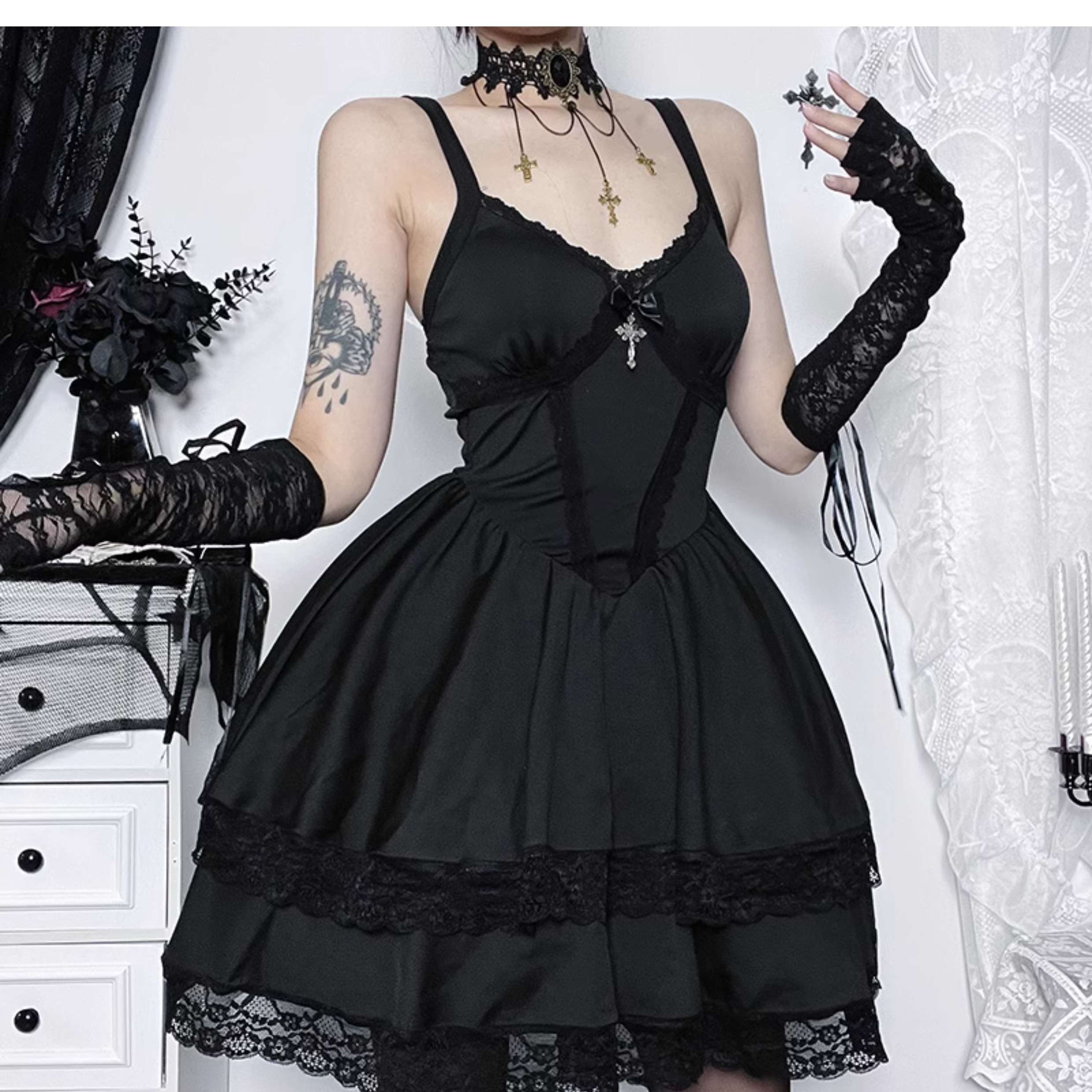 ロリータファッション【ゴスロリ】 十字架飾りゴシックドレス