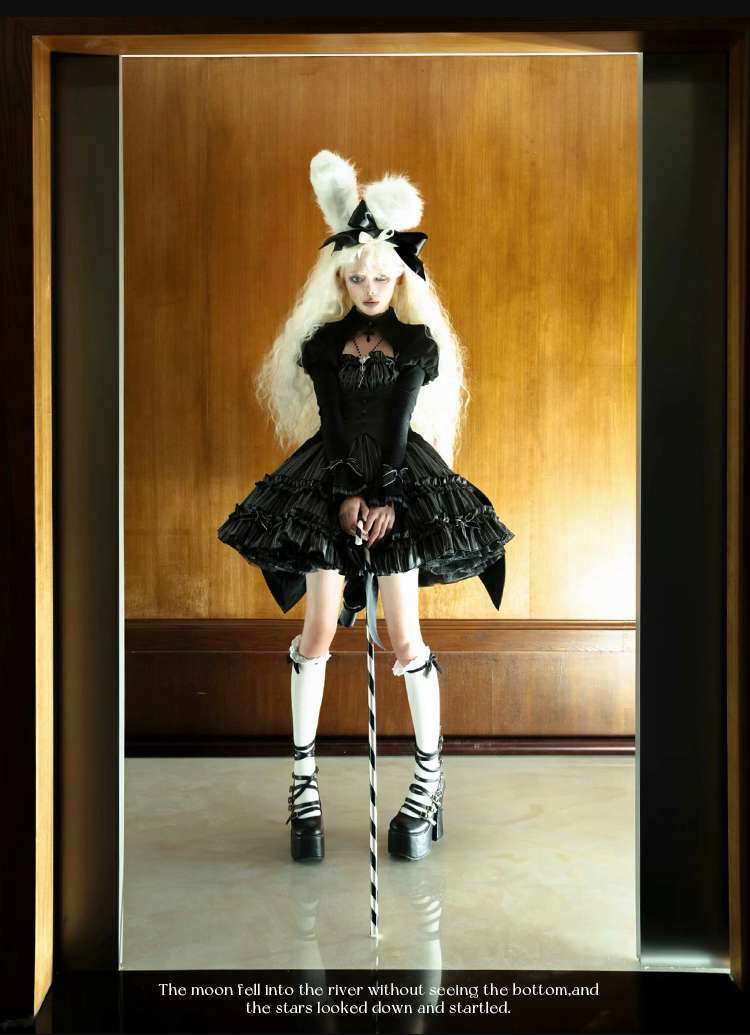 ロリータファッション  うさみみヘアバンド付きゴシックドレス