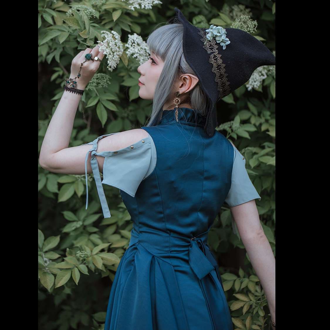 ロリータファッション 古城の守護者のドレス装束