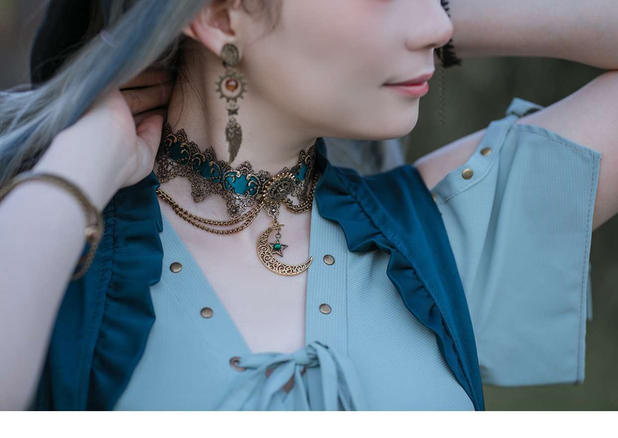 ロリータファッション 古城の守護者のドレス装束