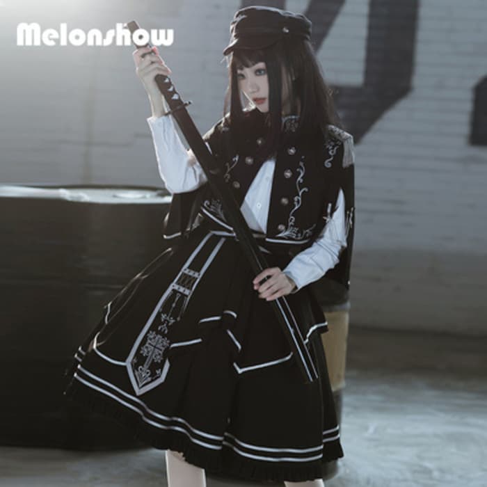 ロリータファッション 【ゴスロリ】ケープスタイルのダークアーミー風ロリータ