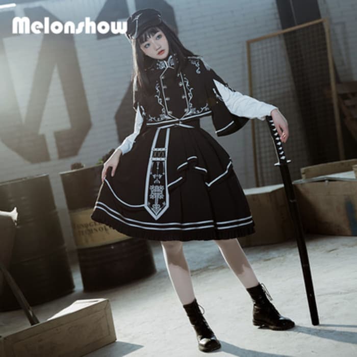 ロリータファッション 【ゴスロリ】ケープスタイルのダークアーミー風ロリータ