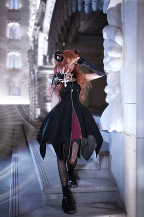 ロリータファッション 【ゴスロリ】ゴシック風ミリタリーモチーフロリータ