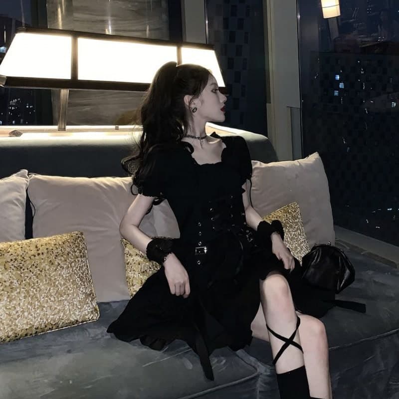 ロリータファッション【ゴスロリ】シンプルなブラック系ロリータ服