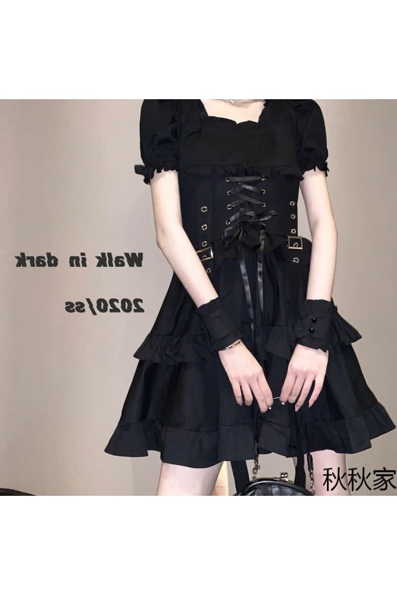 ロリータファッション【ゴスロリ】シンプルなブラック系ロリータ服