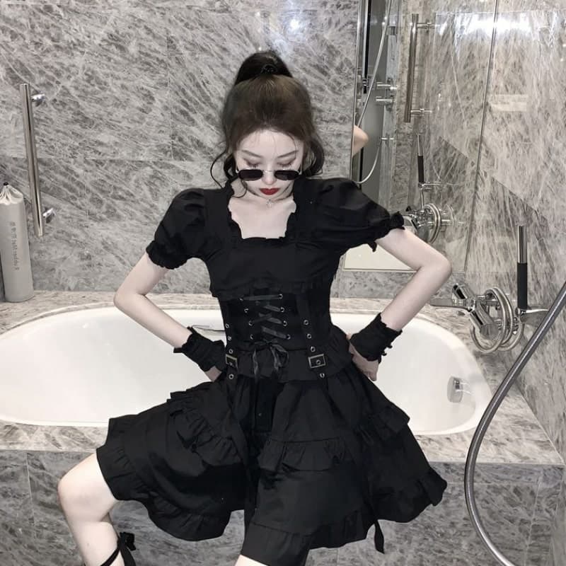 ロリータファッション【ゴスロリ】シンプルなブラック系ロリータ服