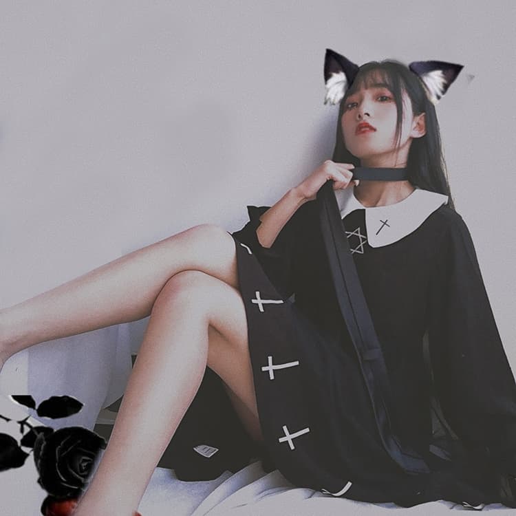 ロリータファッション【ゴスロリ】十字架柄の襟付きシックなワンピース