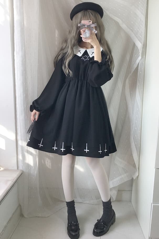 ロリータファッション【ゴスロリ】十字架柄の襟付きシックなワンピース